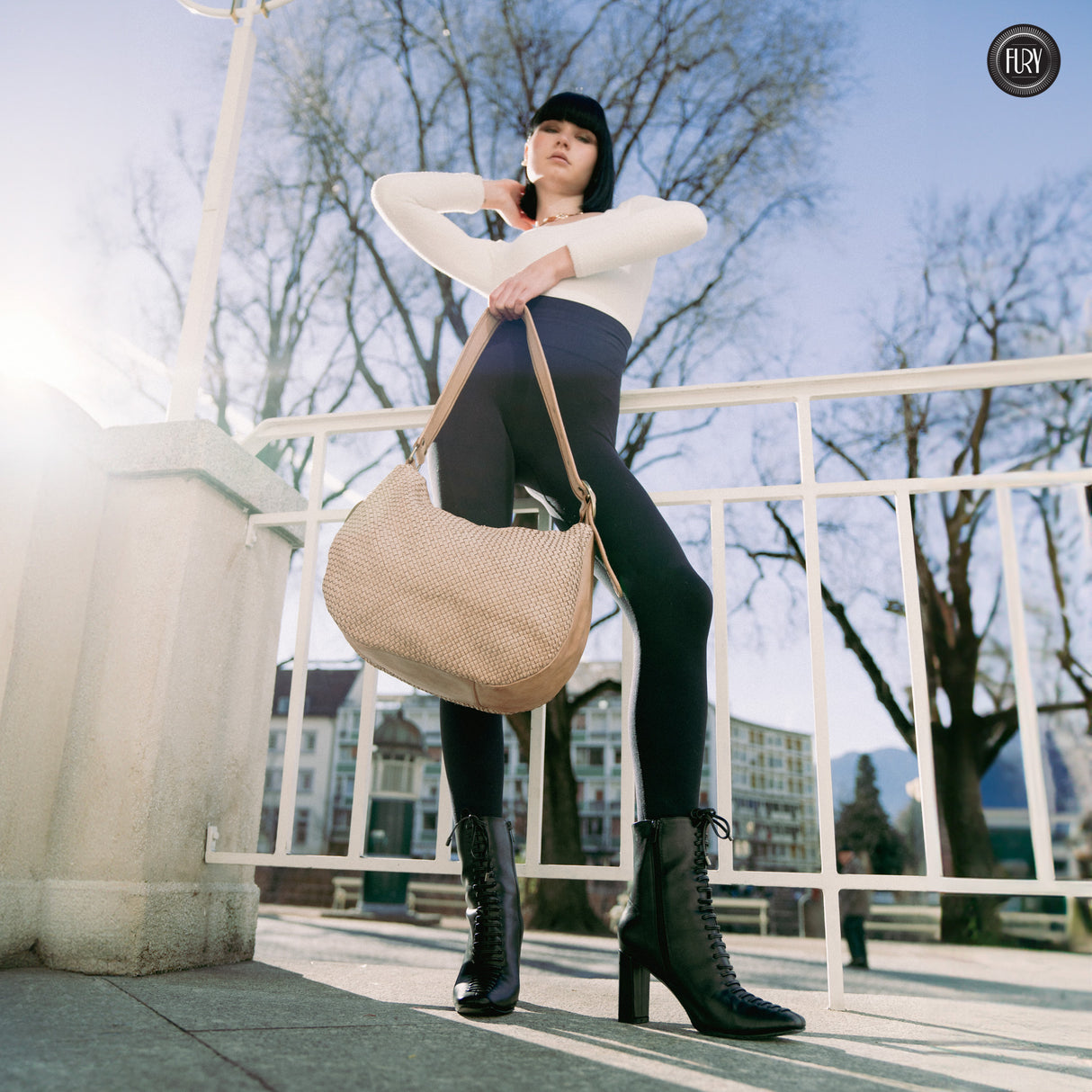 Borsa Iris Maxi in pelle intrecciata